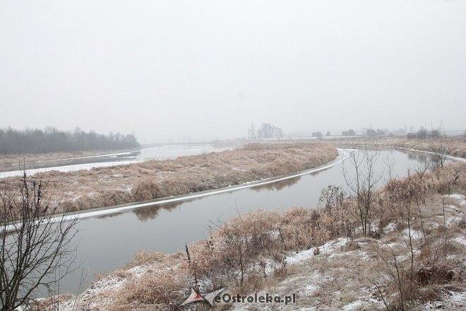 Narew w górnym biegu zamarzła. Z pomocą rusza wojsko [04.12.2014] - zdjęcie #5 - eOstroleka.pl