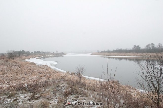 Narew w górnym biegu zamarzła. Z pomocą rusza wojsko [04.12.2014] - zdjęcie #3 - eOstroleka.pl