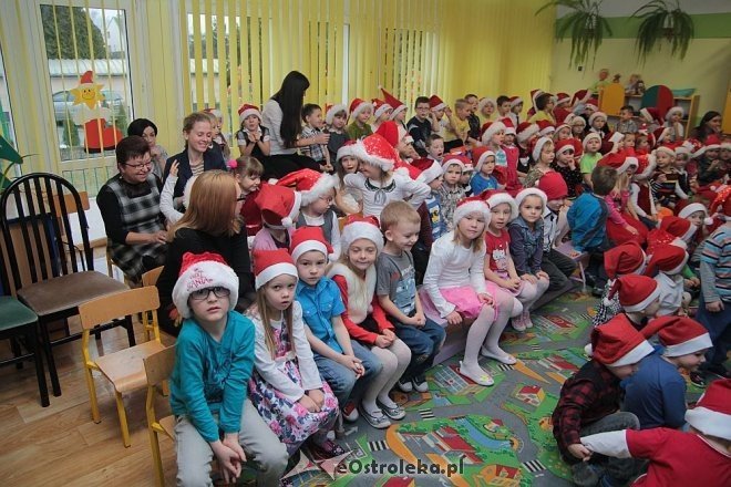 Mikołaj u przedszkolaków z „miejskiej” szesnastki [05.12.2014] - zdjęcie #73 - eOstroleka.pl