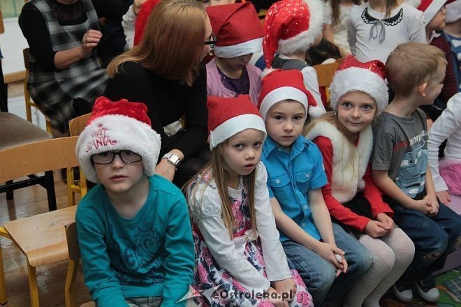 Mikołaj u przedszkolaków z „miejskiej” szesnastki [05.12.2014] - zdjęcie #2 - eOstroleka.pl