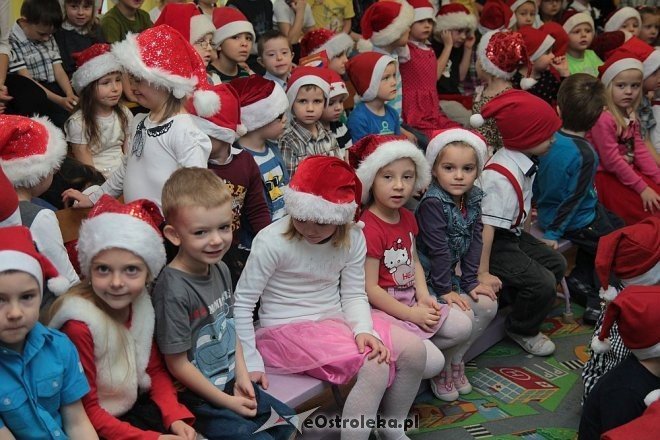Mikołaj u przedszkolaków z „miejskiej” szesnastki [05.12.2014] - zdjęcie #3 - eOstroleka.pl