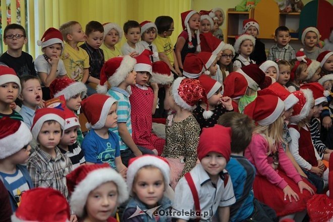 Mikołaj u przedszkolaków z „miejskiej” szesnastki [05.12.2014] - zdjęcie #4 - eOstroleka.pl