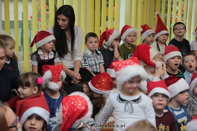 Mikołaj u przedszkolaków z „miejskiej” szesnastki [05.12.2014] - zdjęcie #5 - eOstroleka.pl