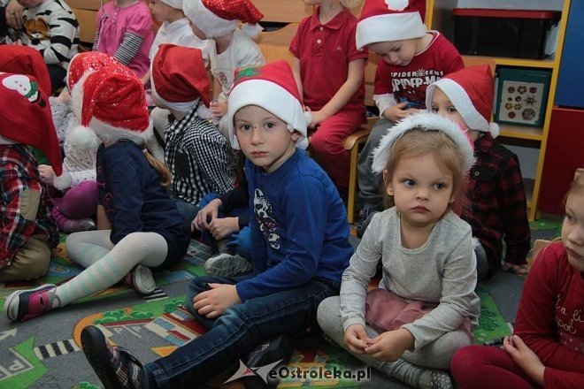Mikołaj u przedszkolaków z „miejskiej” szesnastki [05.12.2014] - zdjęcie #10 - eOstroleka.pl