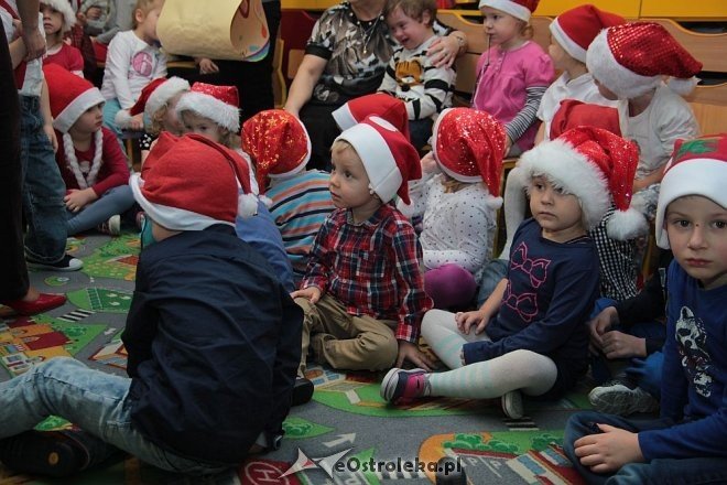 Mikołaj u przedszkolaków z „miejskiej” szesnastki [05.12.2014] - zdjęcie #11 - eOstroleka.pl