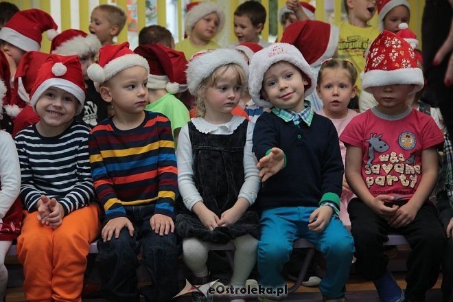 Mikołaj u przedszkolaków z „miejskiej” szesnastki [05.12.2014] - zdjęcie #13 - eOstroleka.pl