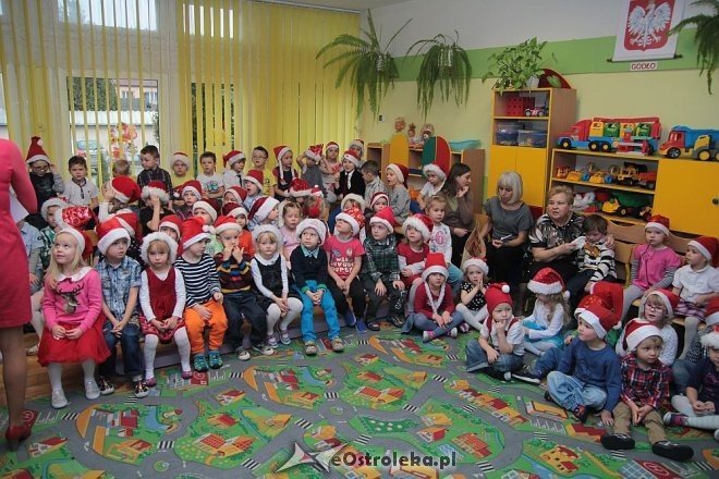 Mikołaj u przedszkolaków z „miejskiej” szesnastki [05.12.2014] - zdjęcie #16 - eOstroleka.pl
