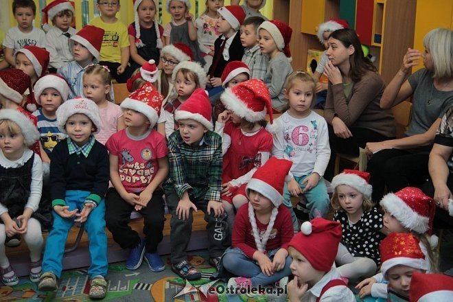 Mikołaj u przedszkolaków z „miejskiej” szesnastki [05.12.2014] - zdjęcie #17 - eOstroleka.pl