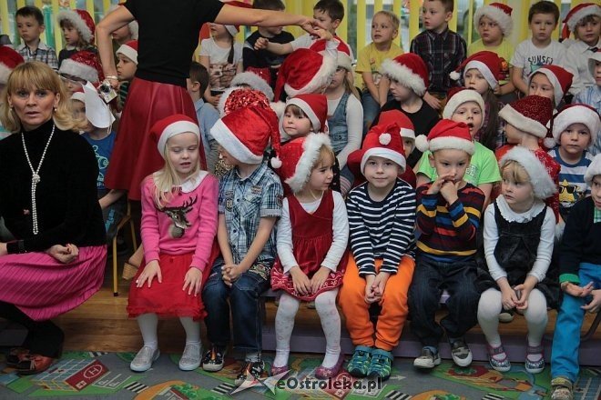 Mikołaj u przedszkolaków z „miejskiej” szesnastki [05.12.2014] - zdjęcie #19 - eOstroleka.pl