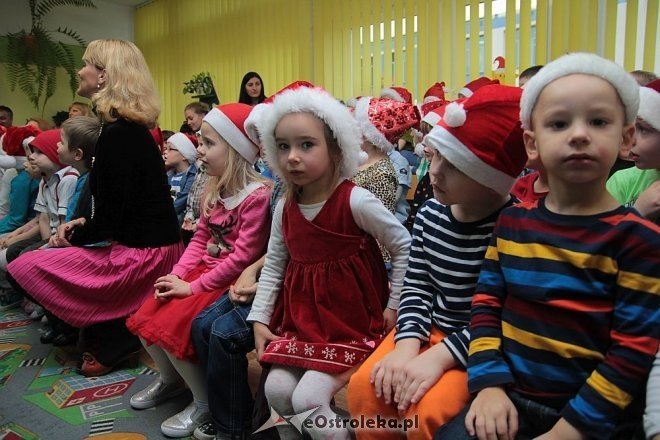 Mikołaj u przedszkolaków z „miejskiej” szesnastki [05.12.2014] - zdjęcie #24 - eOstroleka.pl