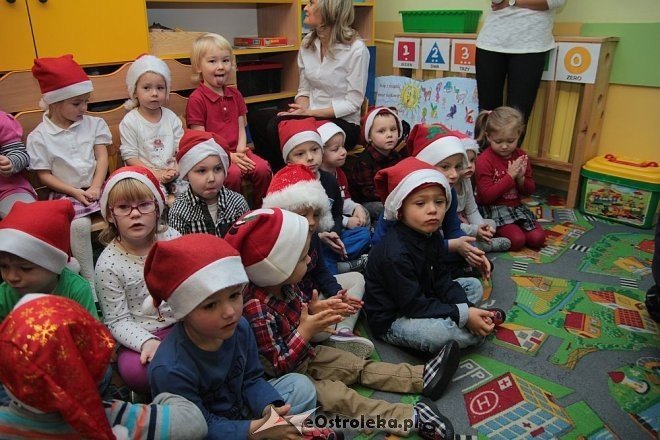 Mikołaj u przedszkolaków z „miejskiej” szesnastki [05.12.2014] - zdjęcie #25 - eOstroleka.pl