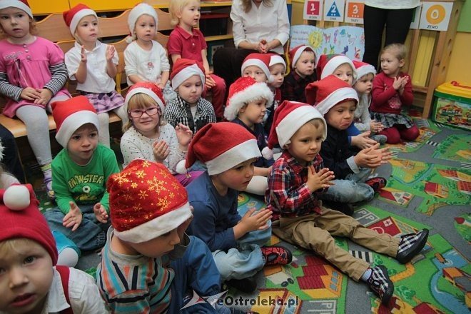 Mikołaj u przedszkolaków z „miejskiej” szesnastki [05.12.2014] - zdjęcie #27 - eOstroleka.pl