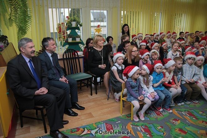 Mikołaj u przedszkolaków z „miejskiej” szesnastki [05.12.2014] - zdjęcie #28 - eOstroleka.pl