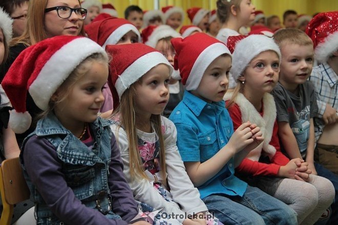 Mikołaj u przedszkolaków z „miejskiej” szesnastki [05.12.2014] - zdjęcie #44 - eOstroleka.pl