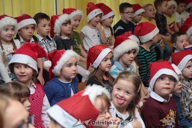 Mikołaj u przedszkolaków z „miejskiej” szesnastki [05.12.2014] - zdjęcie #33 - eOstroleka.pl