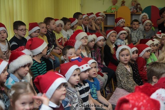 Mikołaj u przedszkolaków z „miejskiej” szesnastki [05.12.2014] - zdjęcie #34 - eOstroleka.pl