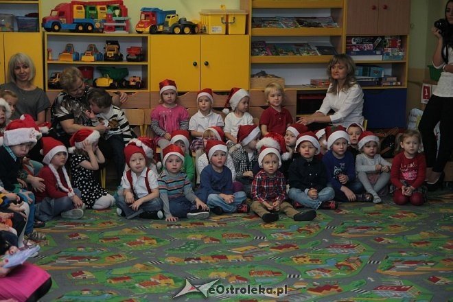 Mikołaj u przedszkolaków z „miejskiej” szesnastki [05.12.2014] - zdjęcie #38 - eOstroleka.pl