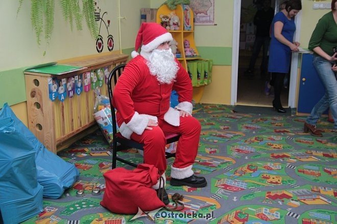 Mikołaj u przedszkolaków z „miejskiej” szesnastki [05.12.2014] - zdjęcie #13 - eOstroleka.pl