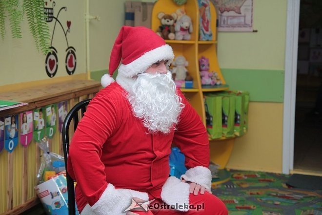 Mikołaj u przedszkolaków z „miejskiej” szesnastki [05.12.2014] - zdjęcie #11 - eOstroleka.pl