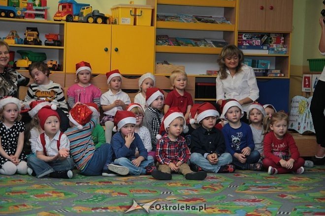 Mikołaj u przedszkolaków z „miejskiej” szesnastki [05.12.2014] - zdjęcie #61 - eOstroleka.pl