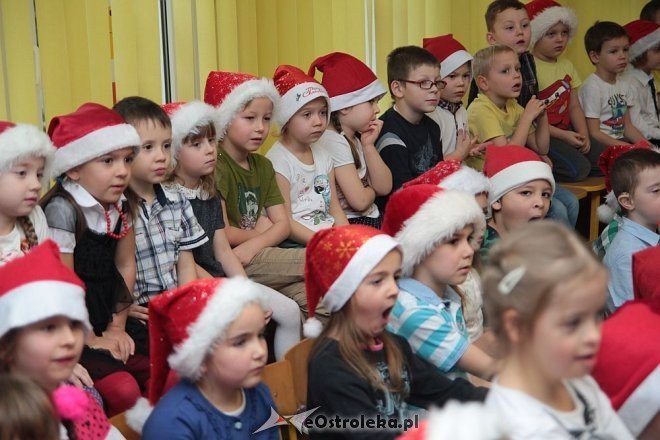 Mikołaj u przedszkolaków z „miejskiej” szesnastki [05.12.2014] - zdjęcie #12 - eOstroleka.pl