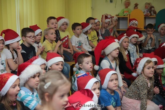 Mikołaj u przedszkolaków z „miejskiej” szesnastki [05.12.2014] - zdjęcie #65 - eOstroleka.pl