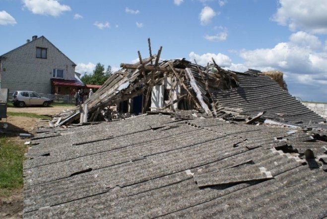 Trąba powietrzna w Grucelach gm Troszyn (04.06.09) - zdjęcie #29 - eOstroleka.pl