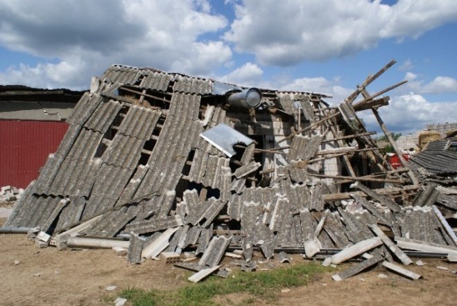 Trąba powietrzna w Grucelach gm Troszyn (04.06.09) - zdjęcie #25 - eOstroleka.pl