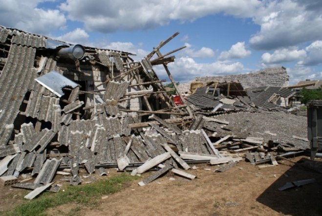 Trąba powietrzna w Grucelach gm Troszyn (04.06.09) - zdjęcie #23 - eOstroleka.pl