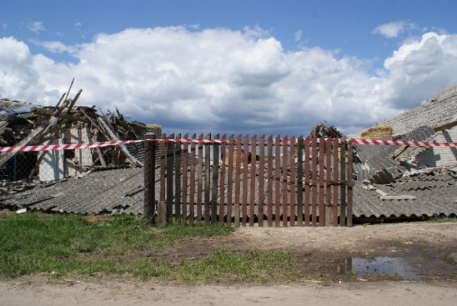 Trąba powietrzna w Grucelach gm Troszyn (04.06.09) - zdjęcie #2 - eOstroleka.pl