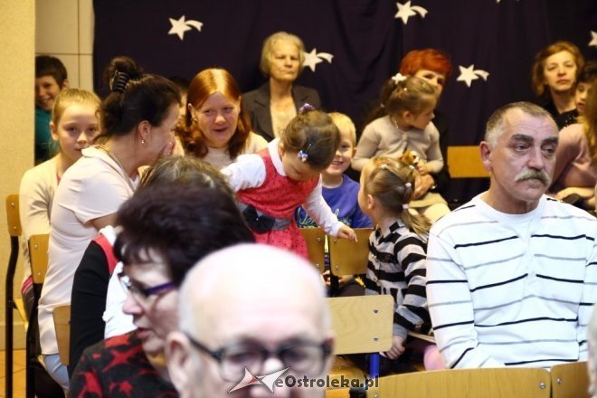 Wigilijne spotkanie z rodzinami zastępczymi w „Korczakówce” [12.12.2014] - zdjęcie #10 - eOstroleka.pl