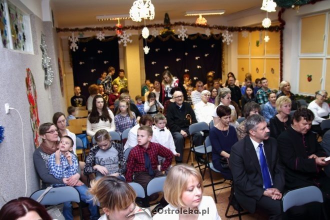 Wigilijne spotkanie z rodzinami zastępczymi w „Korczakówce” [12.12.2014] - zdjęcie #16 - eOstroleka.pl