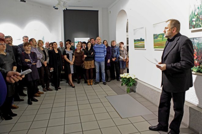 Wernisaż wystawy VIII Kurpiowskiego Pleneru Malarsko-Literackiego [12.12.2014] - zdjęcie #16 - eOstroleka.pl
