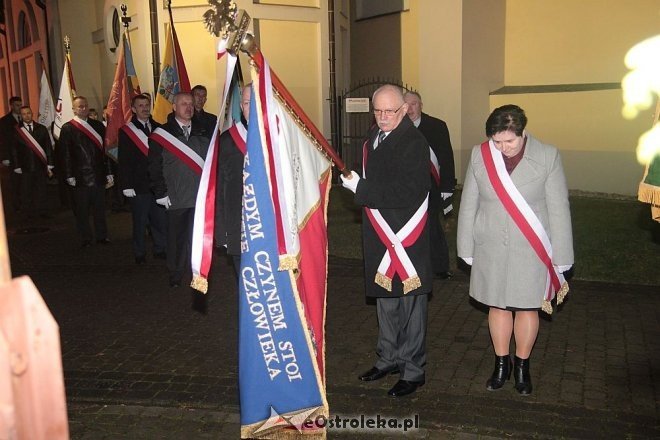 Ostrołęczanie oddali hołd poległy w stanie wojennym rodakom [13.12.2014] - zdjęcie #18 - eOstroleka.pl