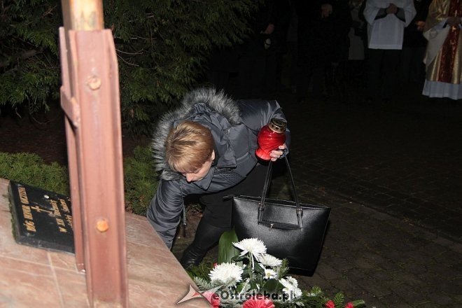 Ostrołęczanie oddali hołd poległy w stanie wojennym rodakom [13.12.2014] - zdjęcie #6 - eOstroleka.pl