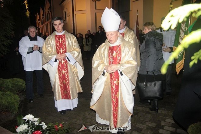 Ostrołęczanie oddali hołd poległy w stanie wojennym rodakom [13.12.2014] - zdjęcie #5 - eOstroleka.pl