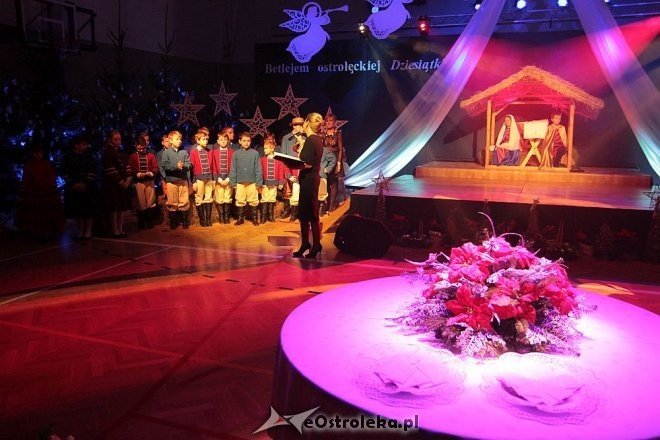 Betlejem ostrołęckiej Dziesiątki [15.12.2014] - zdjęcie #12 - eOstroleka.pl