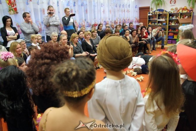  Ostrołęka: Jasełka w wykonaniu przedszkolaków z „ósemki” [16.12.2014] - zdjęcie #26 - eOstroleka.pl