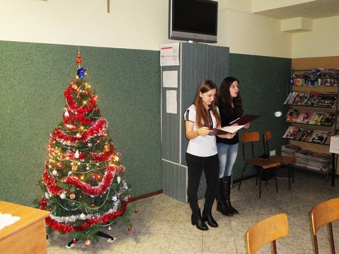 Wigilijne spotkanie Klubu Comenius w Gimnazjum nr 1 [15.12.2014] - zdjęcie #5 - eOstroleka.pl