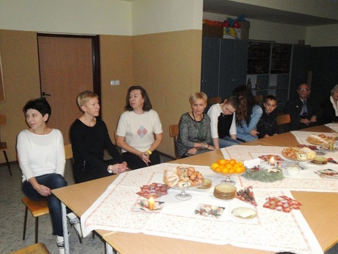 Wigilijne spotkanie Klubu Comenius w Gimnazjum nr 1 [15.12.2014] - zdjęcie #6 - eOstroleka.pl