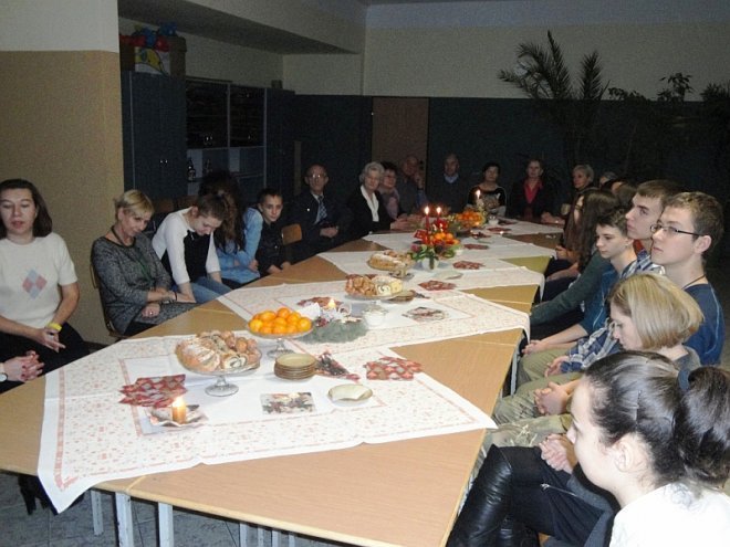 Wigilijne spotkanie Klubu Comenius w Gimnazjum nr 1 [15.12.2014] - zdjęcie #7 - eOstroleka.pl