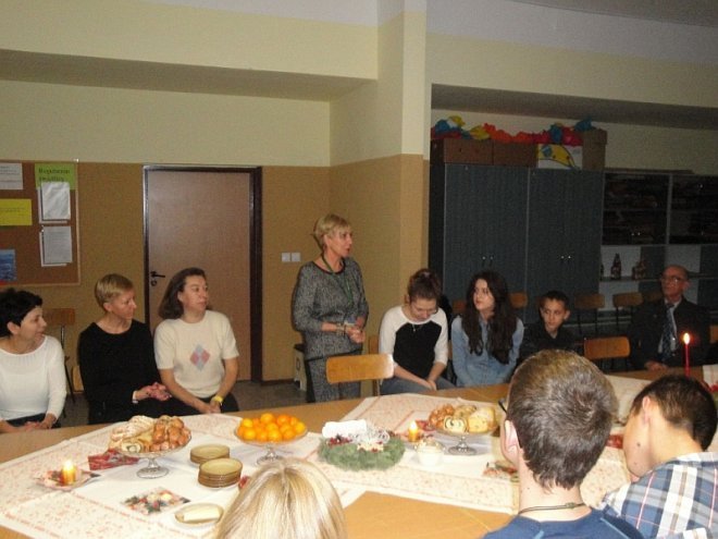 Wigilijne spotkanie Klubu Comenius w Gimnazjum nr 1 [15.12.2014] - zdjęcie #8 - eOstroleka.pl