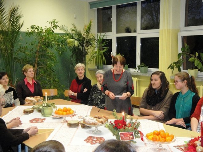 Wigilijne spotkanie Klubu Comenius w Gimnazjum nr 1 [15.12.2014] - zdjęcie #11 - eOstroleka.pl