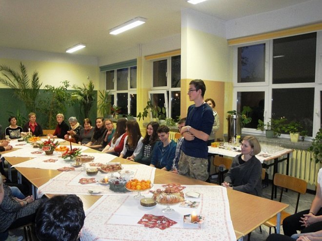 Wigilijne spotkanie Klubu Comenius w Gimnazjum nr 1 [15.12.2014] - zdjęcie #12 - eOstroleka.pl