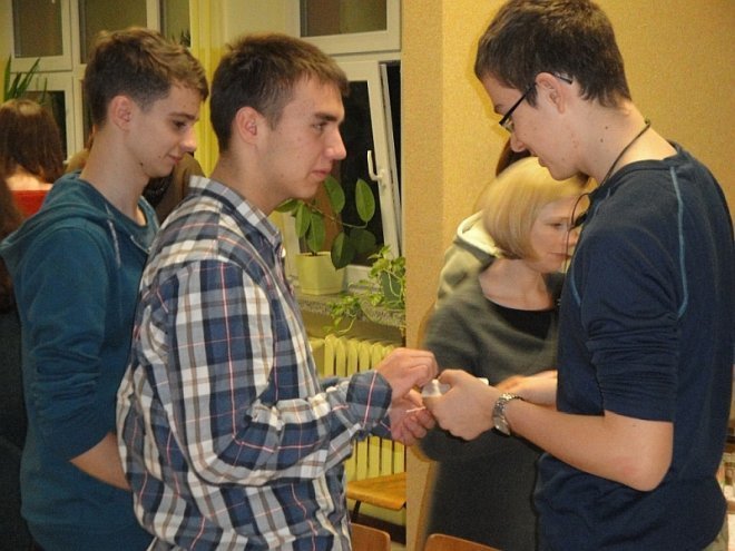 Wigilijne spotkanie Klubu Comenius w Gimnazjum nr 1 [15.12.2014] - zdjęcie #13 - eOstroleka.pl