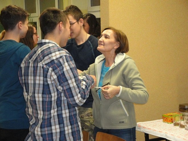 Wigilijne spotkanie Klubu Comenius w Gimnazjum nr 1 [15.12.2014] - zdjęcie #15 - eOstroleka.pl
