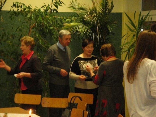 Wigilijne spotkanie Klubu Comenius w Gimnazjum nr 1 [15.12.2014] - zdjęcie #19 - eOstroleka.pl