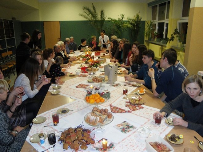 Wigilijne spotkanie Klubu Comenius w Gimnazjum nr 1 [15.12.2014] - zdjęcie #25 - eOstroleka.pl
