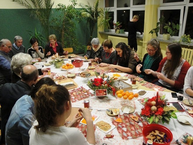 Wigilijne spotkanie Klubu Comenius w Gimnazjum nr 1 [15.12.2014] - zdjęcie #30 - eOstroleka.pl