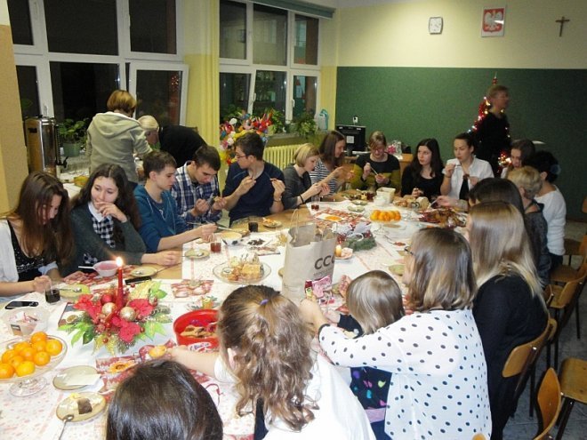 Wigilijne spotkanie Klubu Comenius w Gimnazjum nr 1 [15.12.2014] - zdjęcie #31 - eOstroleka.pl